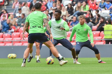 Iñaki Williams y Muniain, durante un entrenamiento del Athletic.