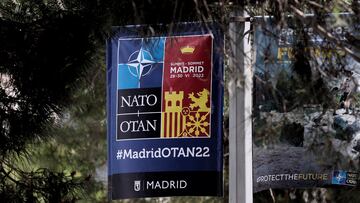 Un cartel anuncia la celebración de la Cumbre de la OTAN, en la Feria de Madrid, IFEMA, a 22 de junio de 2022, en Madrid (España).