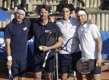 Una conocida aseguradora ha reunido en un partido de tenis a los jugadores del Betis, Joaquín y Bartra, y a los ex tenistas valencianos, Juan Carlos Ferrero y David Ferrer.