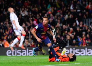 Jornada 30 / BARCELONA - MALLORCA.  Alexis jugador del Barcelona celebrando su gol al Mallorca.