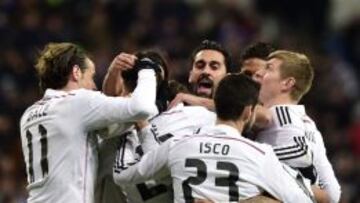 Los jugadores del Madrid celebraron así el gol de Jesé.