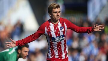 Griezmann corre al banquillo para celebrar su gol al M&aacute;laga. 