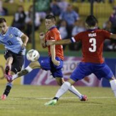 Chile se despide goleado y humillado por Uruguay