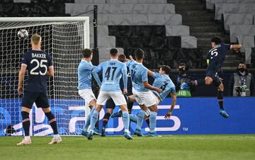 1-0. Marquinhos marcó el primer gol.