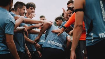 Nuevo entrenamiento de Caleta-Car y Guedes con la Real Sociedad.