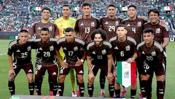 DENVER, COLORADO - JUNE 05: Team Mexico poses before their match against Uruguay during an international friendly match between Mexico and Uruguay at Empower Field At Mile High on June 05, 2024 in Denver, Colorado. Matthew Stockman/Getty Images/AFP (Photo by MATTHEW STOCKMAN / GETTY IMAGES NORTH AMERICA / Getty Images via AFP)