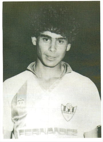 Un joven Fernando Hierro, con el Vélez. Al poco se fue al Valladolid.