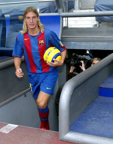 En enero de 2005 llega al Barcelona en el mercado de invierno procedente de River Plate