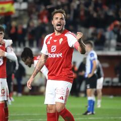 Pedro León seguirá y cede su salario a la cantera