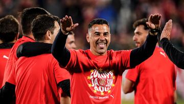 GIRONA (CATALUÑA), 20/04/2024.- El entrenador del Girona Míchel Sánchez celebra la victoria tras el partido de la jornada 32 de LaLiga EA Sports entre el Girona y el Cádiz, este sábado en el estadio de Montilivi. EFE/David Borrat
