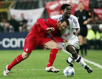 Campeón de la Champions League 2004-05 con el Liverpool. Conocida como 'El Milagro de Estambul' tras remontar un 3-0 al Milán y vencer en la tanda de penaltis.