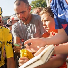 Egan Bernal confirma que no irá al Giro para preparar el Tour