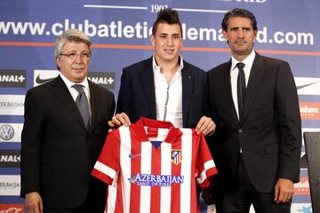 Jos¨¦ Mar¨ªa Gimenez, 0,9M€, 18 a?os (Danubio). Entonces fue inversi¨®n de futuro. 18 a?os, primera vez en Europa. Apenas jug¨® 205 minutos. Fue creciendo con los minutos, partidos. Hoy es Comandante, ser¨¢ referencia del pr¨®ximo Atl¨¦tico.