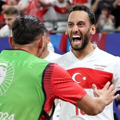 Vuelve Calhanoglu: “Soy el mejor pivote organizador del mundo”