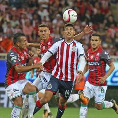 El campeón Chivas sigue sin ganar: empata con Necaxa