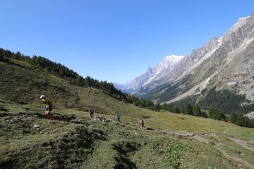 Subida al refugio Walter - Bonatti (Courmayeur, Valle de Aosta, Italia)