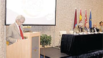 <b>PRESENTACIÓN.</b> Ramón Mendiburu explica los detalles del trazado.