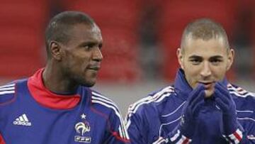 <b>DE ADVERSARIOS A AMIGOS . </b>El culé Abidal con el mardista Benzema.