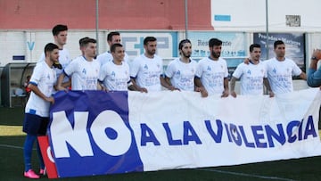 Los jugadores de El Palo, con camisetas de apoyo para Samu