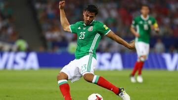 Alanís, jugando con México.