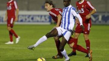 Diamanka pugna por un bal&oacute;n durante el Legan&eacute;s-Ponferradina.