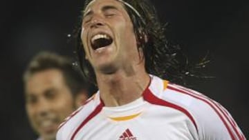 <strong>DINAMITA ROJA.</strong> Sergio Ramos culminó una sublime jugada colectiva para sumar el segundo tanto español en el partido.