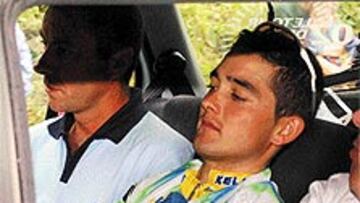 <b>TRISTE ADIÓS. </b> En las primeras rampas de la Madeleine, Óscar Sevilla se retiró del Tour.