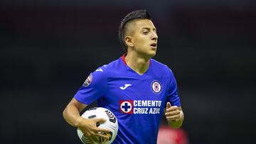 Roberto Alvarado dedica el t&iacute;tulo de Cruz Azul a su hija