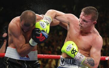 El boxeador mexicano se coronó como campeón Mundial WBO de semipesado tras derrotar en 11 asaltos al boxeador ruso en Las Vegas, Estados Unidos.