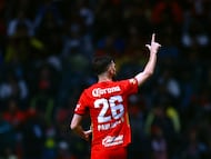Soccer Football - Liga MX - Toluca v Club America - Estadio Nemsio Diez, Toluca, Mexico - November 8, 2025 Toluca's Paulinho celebrates scoring their first goal REUTERS/Eloisa Sanchez