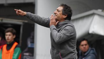 Futbol, Audax Italiano vs Universidad Catolica.
Sexta fecha Campeonato de Transicin 2017.
El entrenador de Universidad Catolica Mario Salas, dirige a sus jugadores durante el partido por primera division contra Audax Italiano en el estadio Bicentenario La Florida de Santiago, Chile.
10/09/2017
Felipe Zanca/Photosport*******
Football, Audax Italiano vs Universidad Catolica.
Sixth dateTransition Championship 2017.
Universidad Catolica's head coach Mario Salas, gives intructions to his players during football match against Audax Italiano at the Bicentenario La Florida stadium in Santiago, Chile.
10/09/2017
Felipe Zanca/Photosport