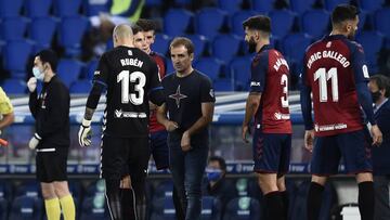 Arrasate da instrucciones a los suyos.