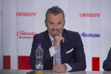 José Luis Higuera se disculpa por sus errores en Chivas