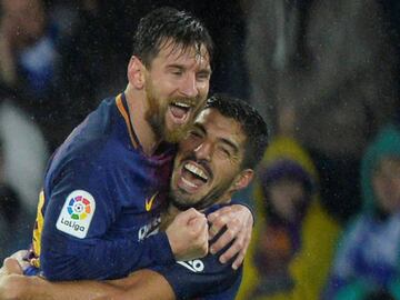 Soccer Football - La Liga Santander - Real Sociedad vs FC Barcelona - Anoeta Stadium, San Sebastian, Spain - January 14, 2018   Barcelona&acirc;s Lionel Messi celebrates with Luis Suarez after scoring their fourth goal    REUTERS/Vincent West