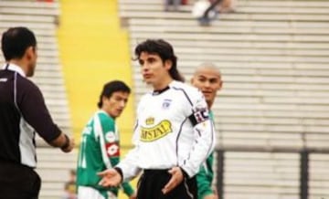 'Cheíto' Ramírez también incursionó como arquero. Lo hizo en el Apertura del 2004, luego de la expulsión de un joven Claudio Bravo. Para suerte del entonces central y capitán de Colo Colo, los albos derrotaton por 1-0 a Temuco.