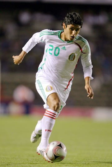 El futbolista veracruzano deslumbró con su futbol desde su irrupción en Cruz Azul. Andrade también formó parte del plantel que levantó el campeonato del mundo sub-17 en 2005. No pudo pesar en el certamen preolímpico rumbo a Beijing 2008.