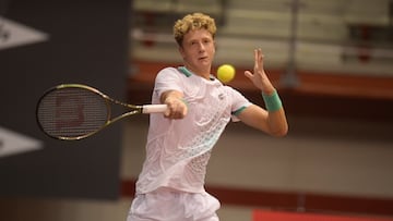 GIJON, (ASTURIAS). 10/10/2022. El campeón del US Open júnior 2022, Martín Landaluce (en la imagen), ha quedado eliminado del Gijón Open ATP 250 al perder por dos sets a cero ante el estadounidense Tommy Paul, quinto cabeza de serie del torneo, en la primera ronda del cuadro final de la competición, que se disputa hasta el próximo domingo en la ciudad asturiana. EFE/Eloy Alonso
