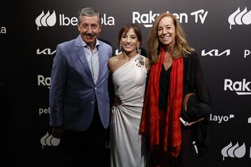 Sandra Sánchez posando con Mercedes Coghen