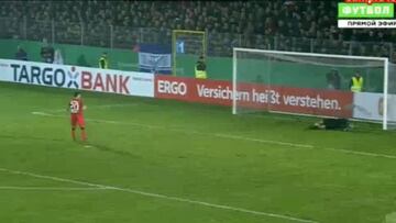 Así fue el nuevo penal perdido por Aránguiz en el Leverkusen
