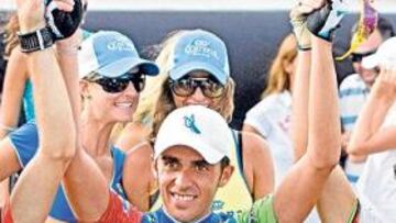 <b>PODIO EN CANCÚN. </b>Valverde, Contador y Freire, copo español.