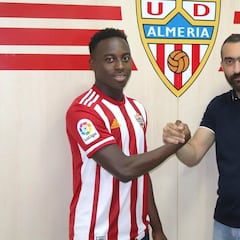 El Almería se despide de Appiah, el mayor fiasco de la era Turki Al-Sheikh