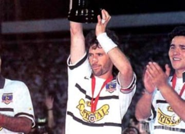 El 'Hueso' Ivo Basay fue uno de los grandes goleadores de Colo Colo en los 90. Se tituló campeón en 1996, 1997 y 1998. 