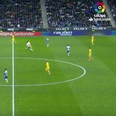 El balón le llega en la medular y lo de después es cosa fina: atención a lo de Messi...