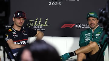 Verstappen y Alonso, en una rueda de prensa de la FIA en Yeda.
