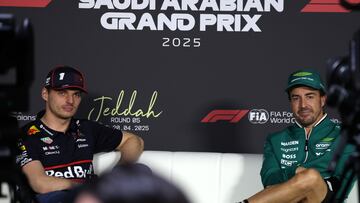 Fernando Alonso, junto a Max Verstappen en el GP de Arabia Saudí.