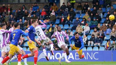 Momento del gol 1-1 del Andorra al Real Valladolid.