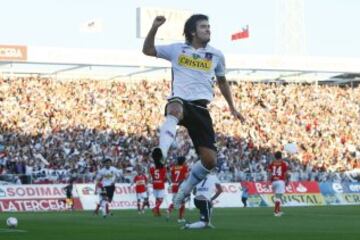 En 2010, a cinco fechas del final, Colo Colo era líder del torneo largo con siete puntos de ventaja sobre la UC, que era tercera, y cinco sobre la U. Al final, los cruzados terminarían levantando la copa, con tres unidades de ventaja.