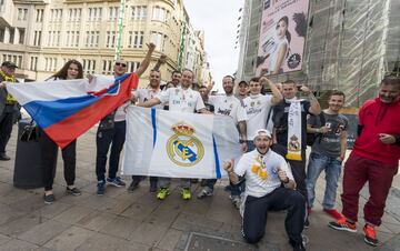 La afición del Real Madrid disfruta de Dortmund