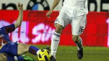 Ingleses e italianos toman posiciones por Canales