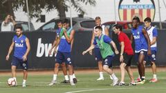 28/08/18 ENTRENAMIENTO DEL VALENCIA 
 
 MARCELINO
 GAMEIRO
 FERRAN TORRES